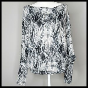 Elan Women's Casual Animal Print Sweater Top Size Large